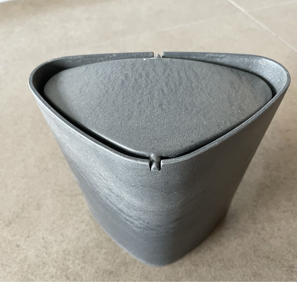 Altro per la casa: Spirella Tisch-/Badeimer, Dreieck, Schwingdeckel – Usato da Bronschhofen venduto da Sommernacht03