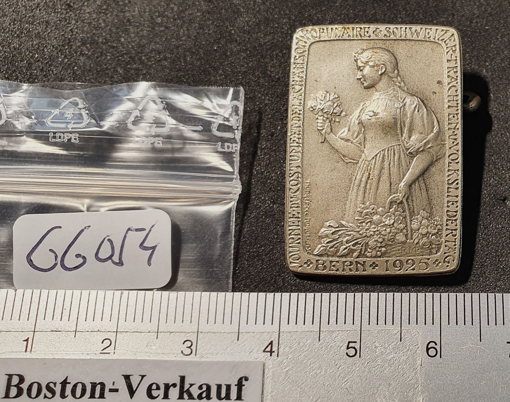 Plaketten & Abzeichen: GG054 - Alte Brosche Trachten Fest Bern 1925 – Gebraucht aus Reinach BL von Boston-Verkauf 2