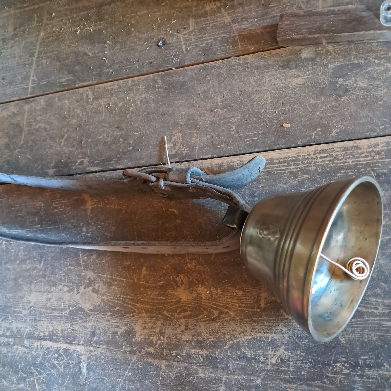 Glocken & Treicheln: ALTE GLOCKE  – Gebraucht aus Murten von SHETHOF 3