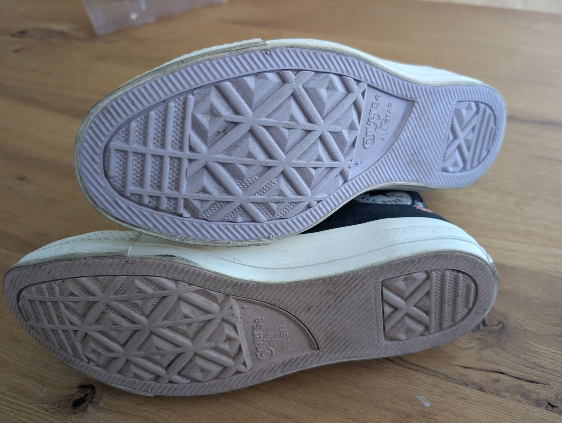 Converse Damenschuhe: Original Converse Blumen Schwarz Gr. 40 – Gebraucht aus Aarau Rohr von fio_8298 2