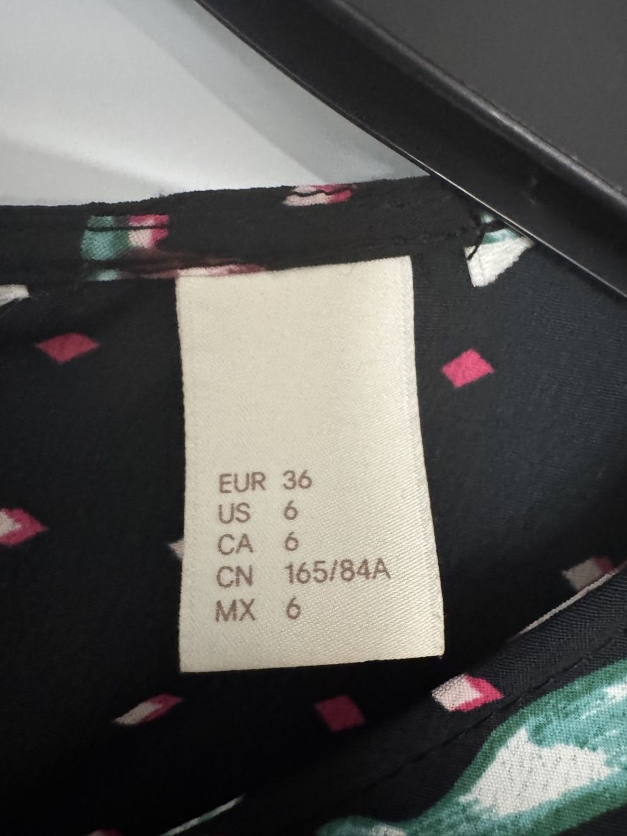 H&M Kleider: H&M Kleid in der Gr. 36 im Blumenmuster – Gebraucht aus Grenchen von servet.t 2