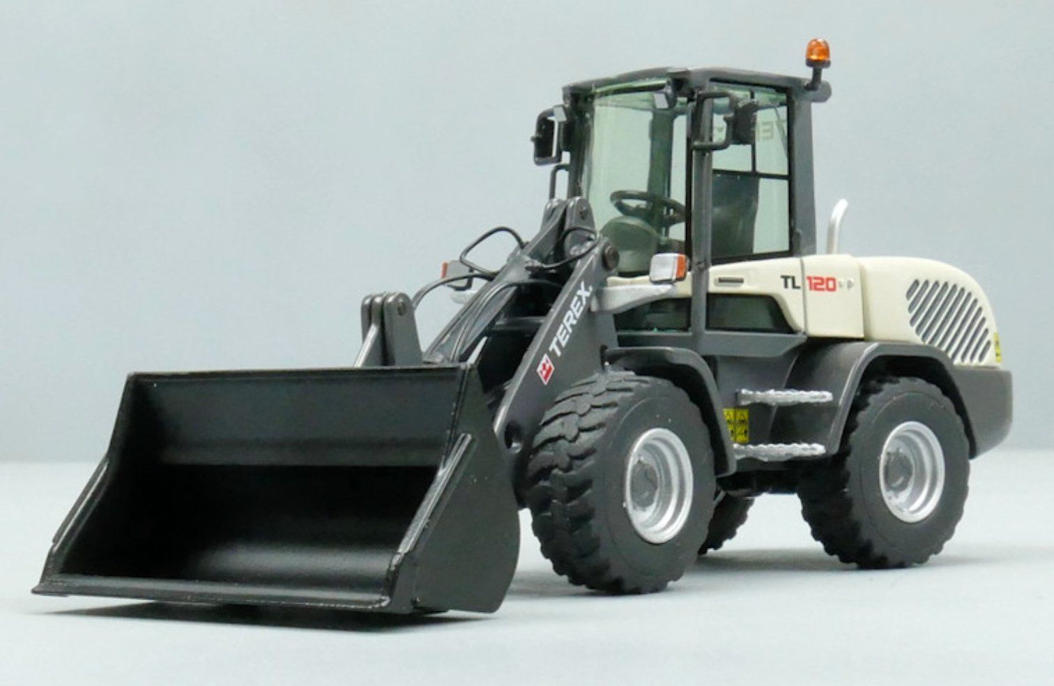 Terex Kits de montage: Terex TL120 Compact Wheel Loader - NZG 903 - 1:50 – Neuf avec emballage d'origine à Trélex par Arnaudyak