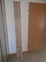 Schlankes Wandregal / CD-Regal in Holzoptik