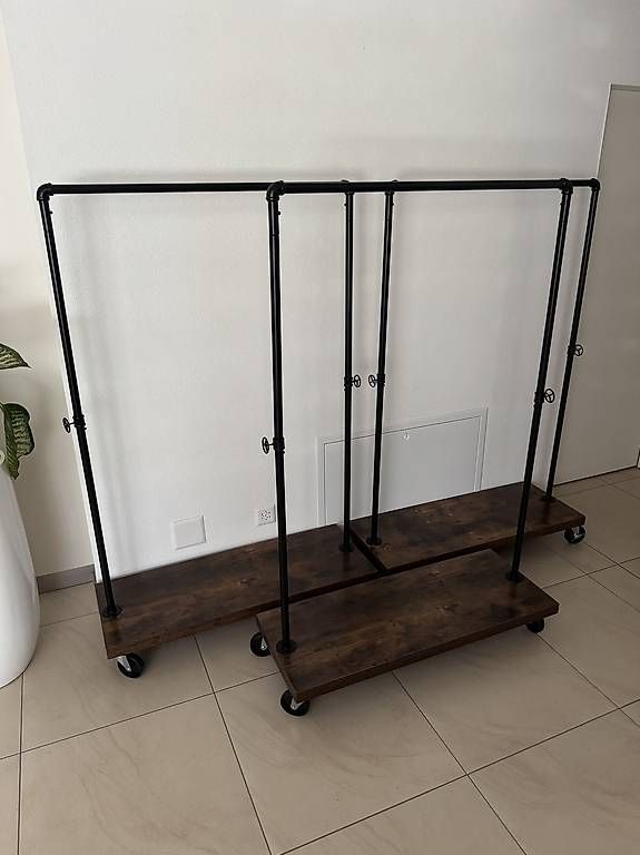 Porte manteau: 3x VASAGLE Kleiderständer auf Rollen  – D'occasion à Möhlin par mtb84