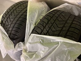 2x Pirelli 295/40/20 R20 Winterreifen I 4.5mm I DOT18