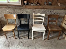 4er Set unterschiedliche Beizenstühle