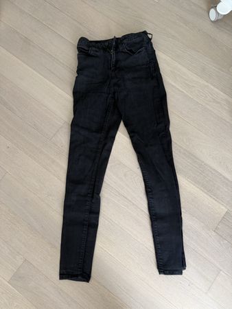 Schwarze Damen Jeans, Grösse 36, Top Zustand für Herbst!