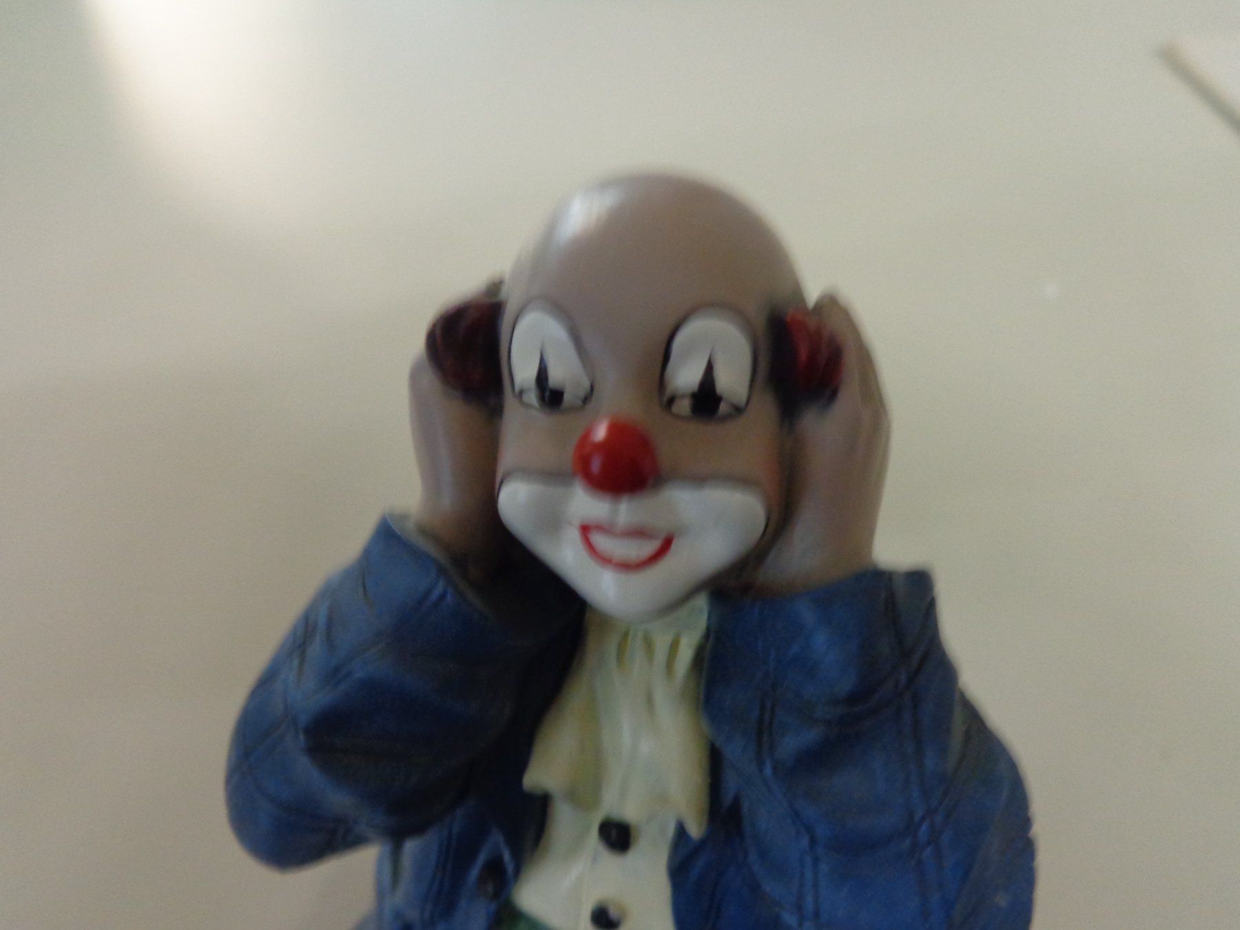 Statuette: Gilde Clown sitzend höre nix Hemd blau – Usato da Liestal venduto da Gecko16 4