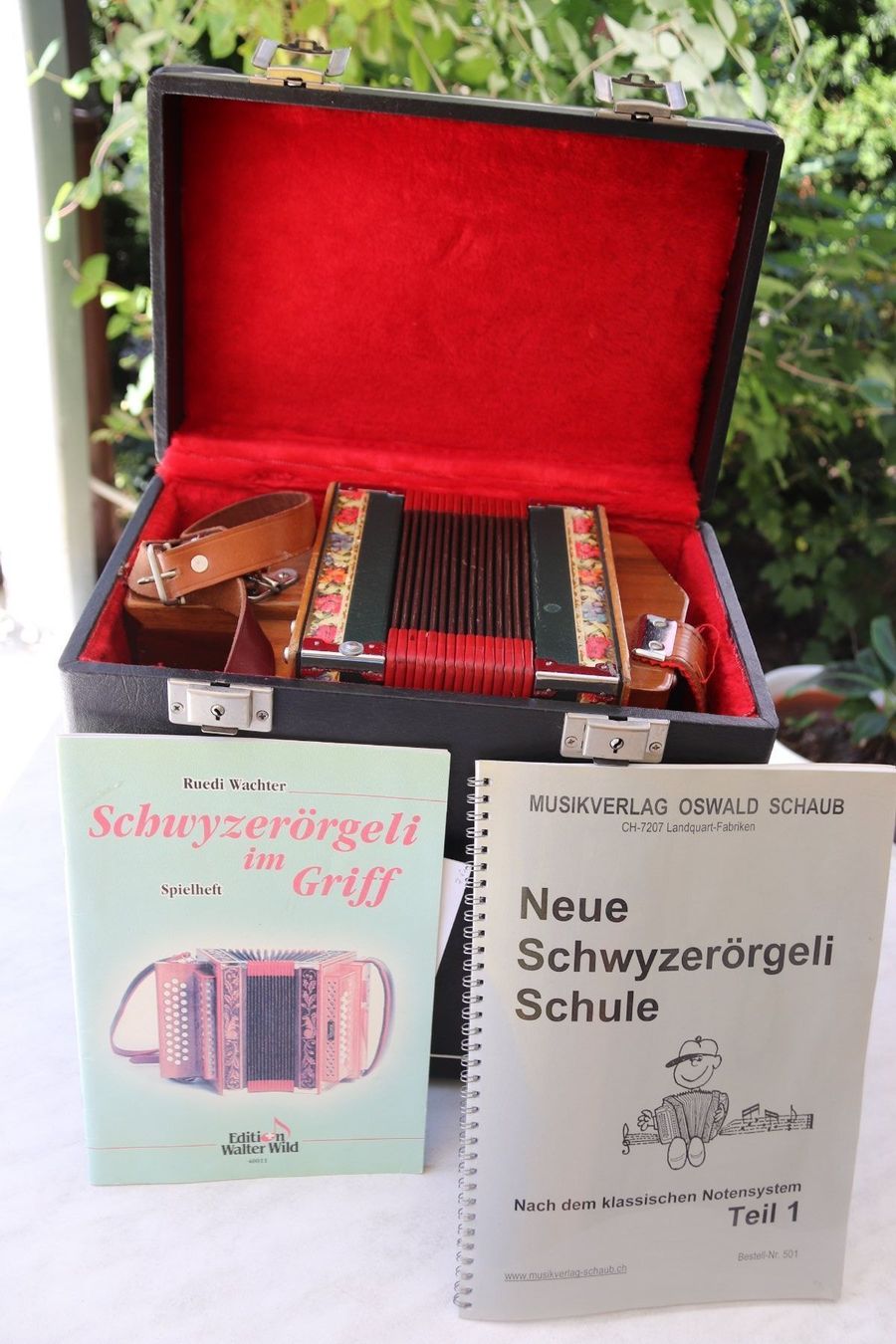 Strumenti musicali: Schwyzerörgeli im Koffer mit Noten von Willi Nydegger – Usato da Glattfelden venduto da Sirax 7