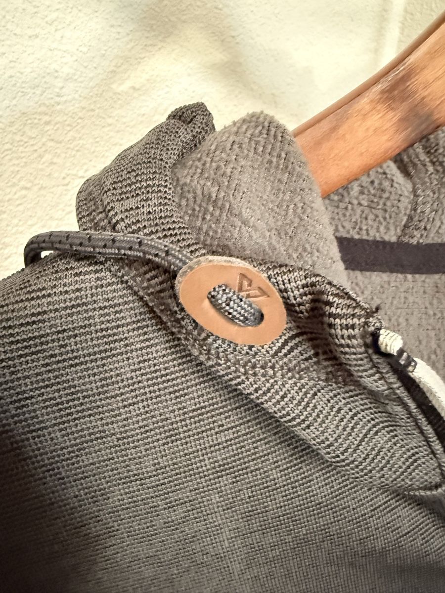 Vestes: Grauer Kapuzenpullover Kathmandu, Grösse M – D'occasion à Winterthur par hera05 1