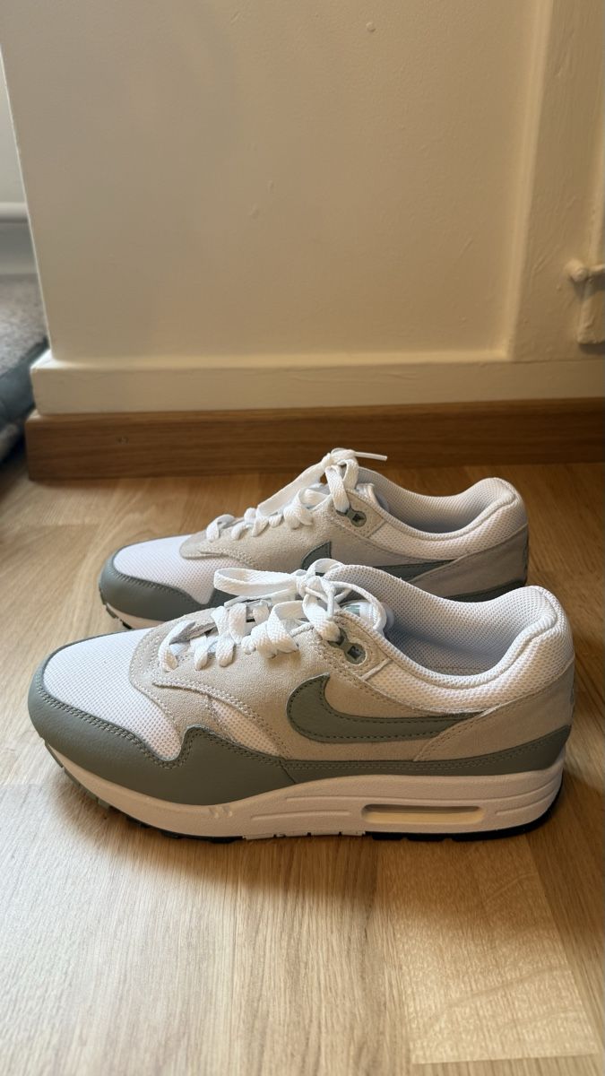 Nike Herrenschuhe: Nike Air Max 1 – Gebraucht aus Zürich von Riley16