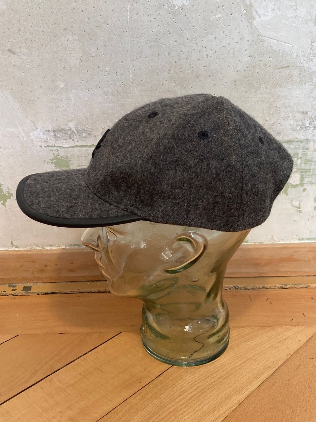 Benetton Hüte, Mützen & Caps: Vintage 90s Cap Benetton Wool leather strap – Gebraucht aus Zürich von le_souk 1