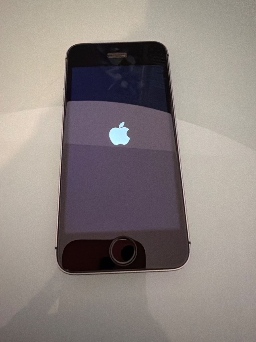 Apple Telefoni cellulari / Smartphones: iPhone SE 32GB - Black - Excellent Condition – Usato da Altstätten SG venduto da ProPCH