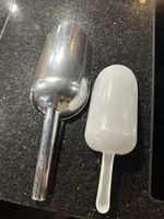 2 Schaufeln, Eiswürfel, Mehl-Schaufel, top Zustand!