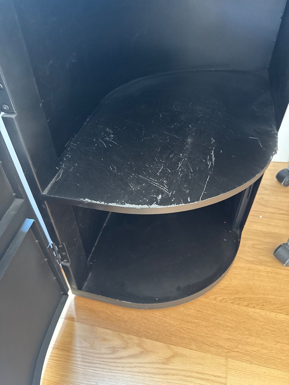 Bureaux: Schreibtisch Metall Schwarz Made Studio – D'occasion à Zürich par Fairtrader19 2