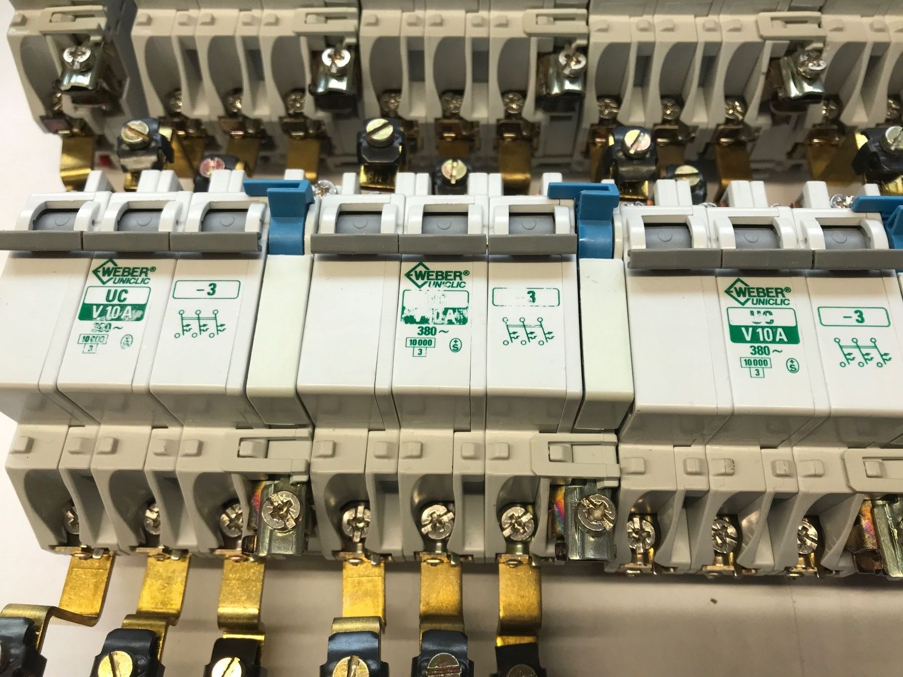 Alimentazione elettrica: Sicherungsautomaten "Weber" – Usato da Küblis venduto da hypofacto 7