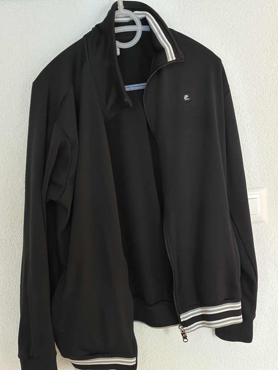 Nike Giacche: Nike Champion Jacke Vintage – Usato da Kriens venduto da Ileriadiamore