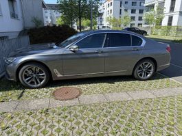 BMW 750i  X–Drive ( 4x4 ) V8