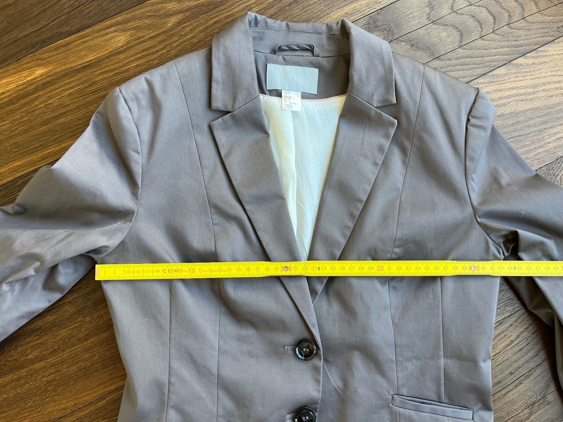 H&M Giacche: Jacke, eleganter Blazer in taupe / grau, Gr. 38 – Usato da Affoltern am Albis venduto da Blackrhythm 5