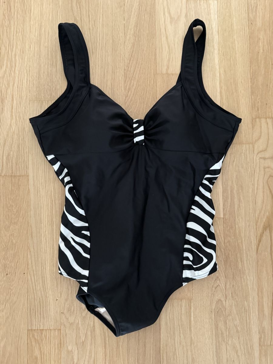 Badekleider & Bikinis: Badeanzug schwarz-weiss Grösse 46  – Gebraucht aus Wil SG von man_jcm5