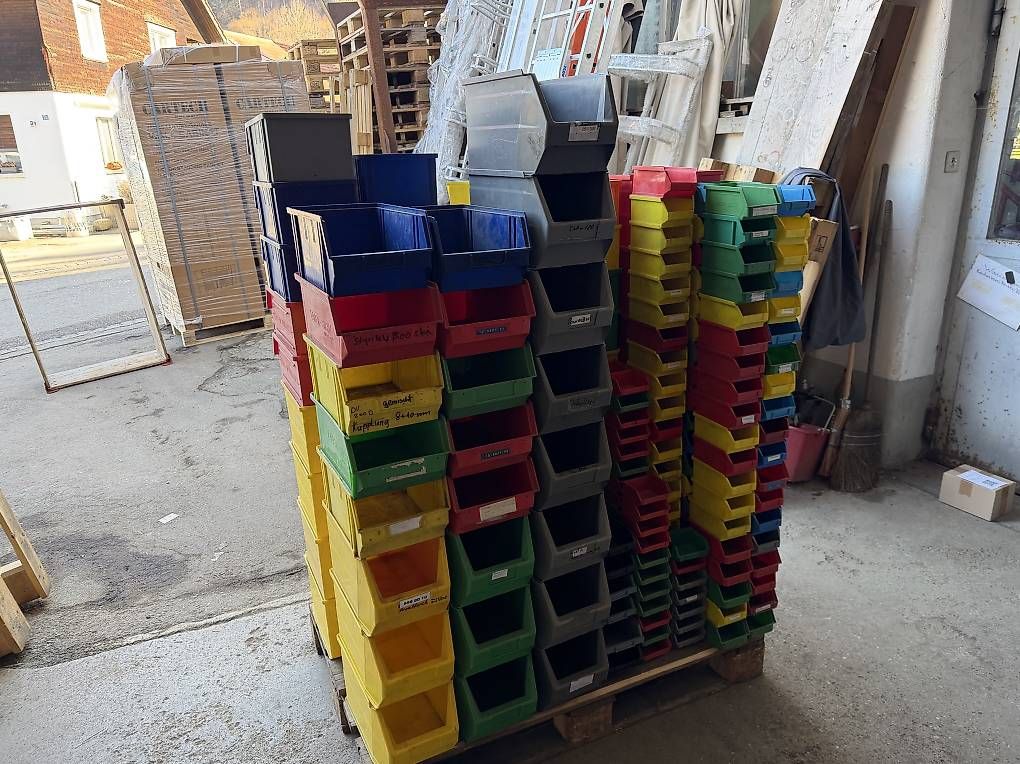 Contenitori & Simili: 265 Stk diverse gebrauchte Sortierboxen Stapelboxen – Usato da Necker venduto da liq24 1