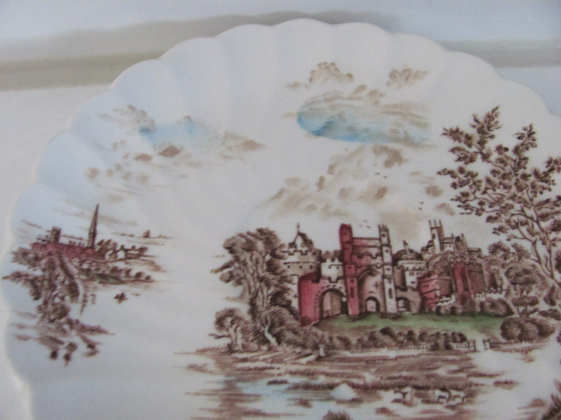Johnson Brothers Piatti: Johnson Bros. "Ancient Towers" Teller Set, Vintage! – Usato da Gümligen venduto da Fantapanda 3