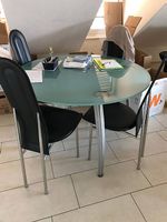 Glastisch / Esstisch mit passenden Stühlen  .