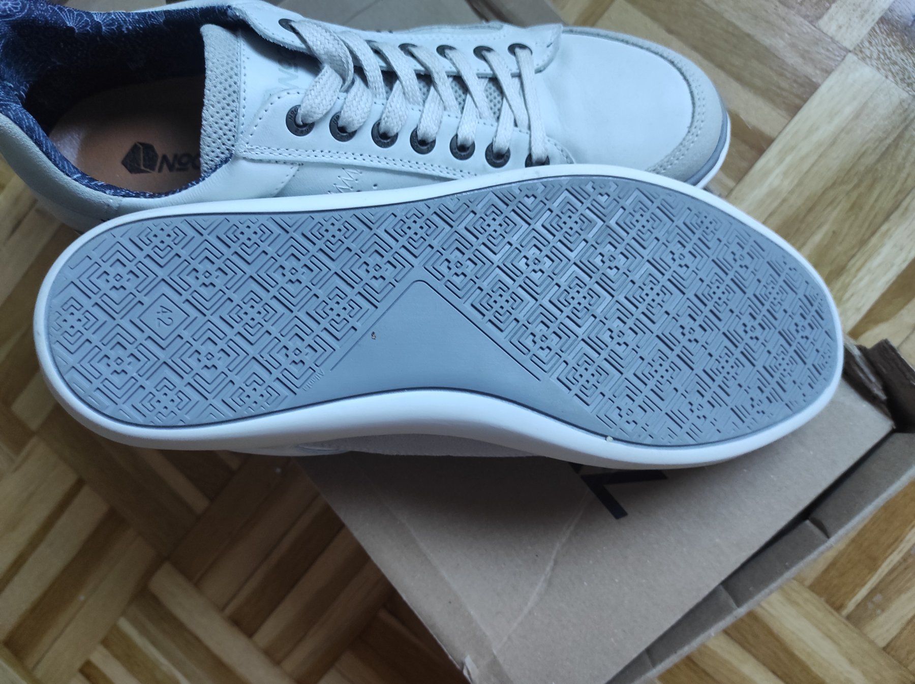 Scarpe da uomo: Baskets en cuir pour homme p.42 – Nuovo e nell'imballaggio originale da Renens VD venduto da cla_7zv5 3