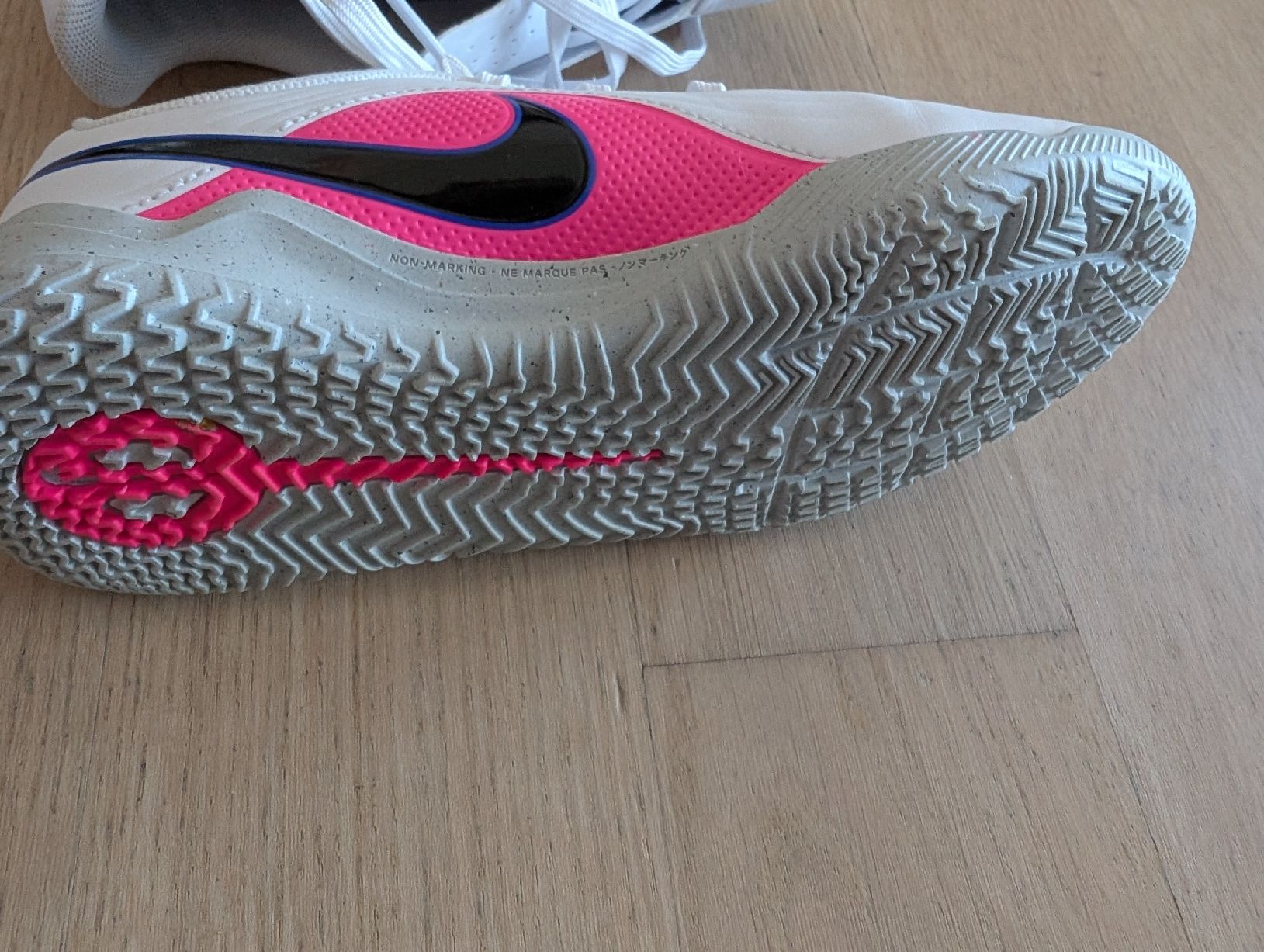 Nike Scarpe da uomo: Nike Indoorschuh 34 neuwertig – Nuovo (secondo la descrizione) da Solothurn venduto da Smfr 3