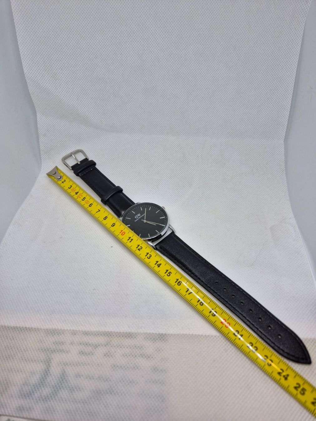 Daniel Wellington Orologi: Daniel Wellington schwarze Uhr, elegant und modern – Usato da Losone venduto da bal_gfp6 6