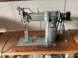 Säulenähmaschine
