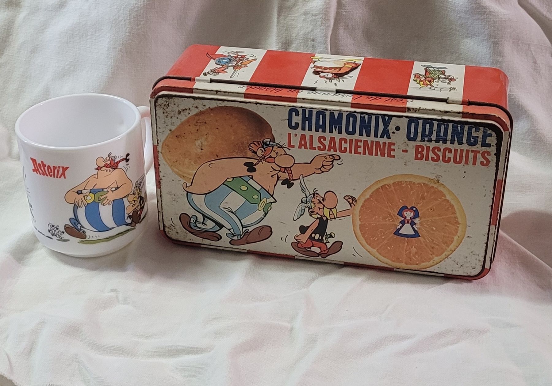 Recipients et similaires: Asterix mug plus ancienne boîte à biscuits  – D'occasion à Randogne par raptor02