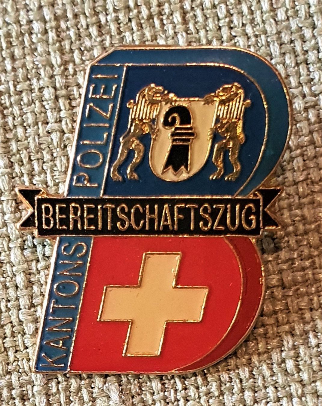 Placchette & Badge: H680 Pin Basler Polizei Bereitschaftszug – Usato da Reinach BL venduto da Boston-Verkauf