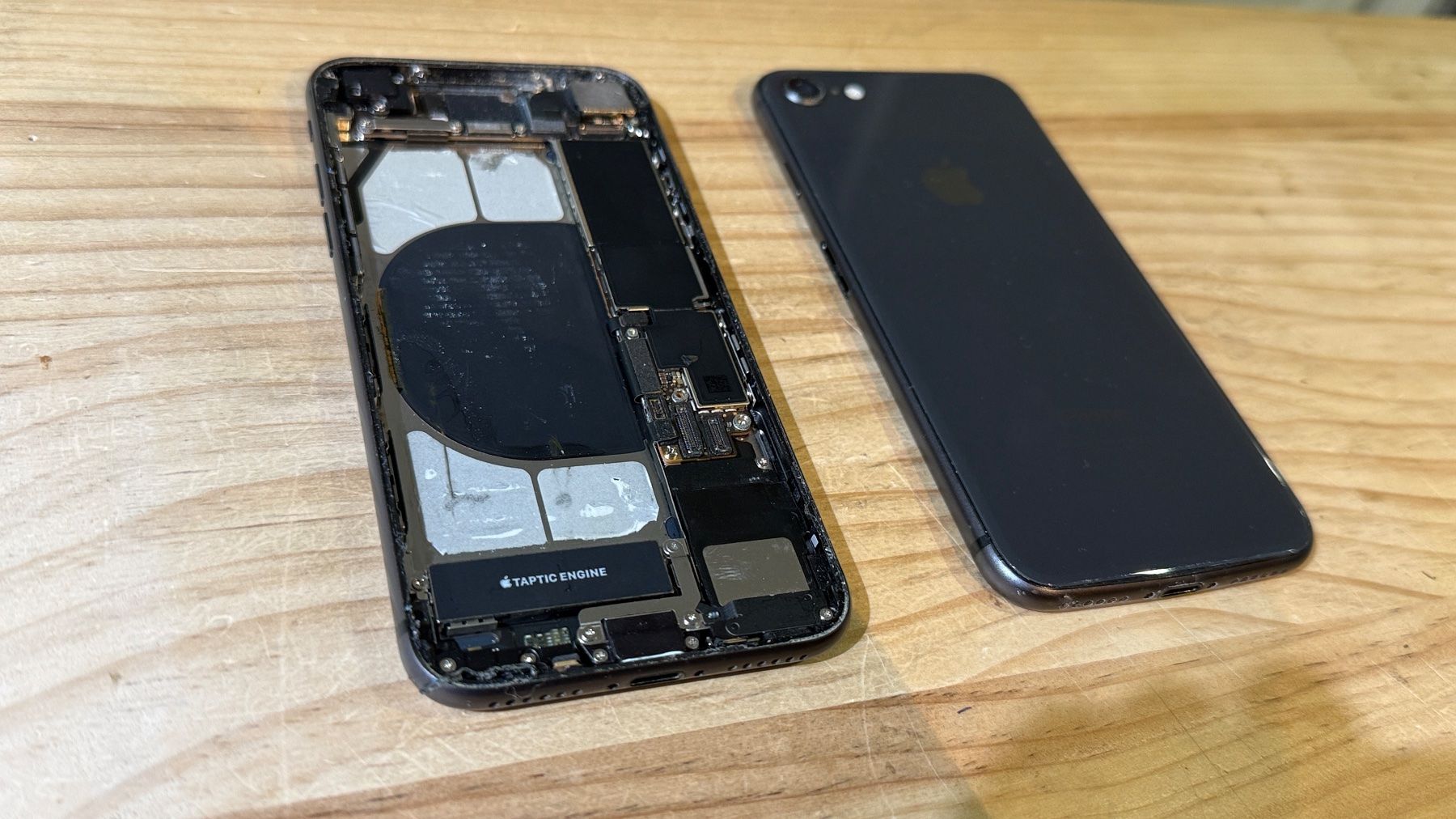 Apple Telefoni cellulari / Smartphones: 2 Chassis iPhone 8 avec composants – Usato da Morges venduto da DA-repa 3