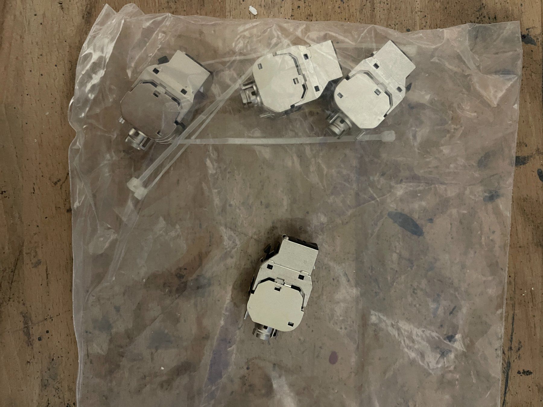 Fiches d'alim.: Elektromaterial Hager RJ45 Module – Neuf (Voir description) à Muolen par Muolen2022 1
