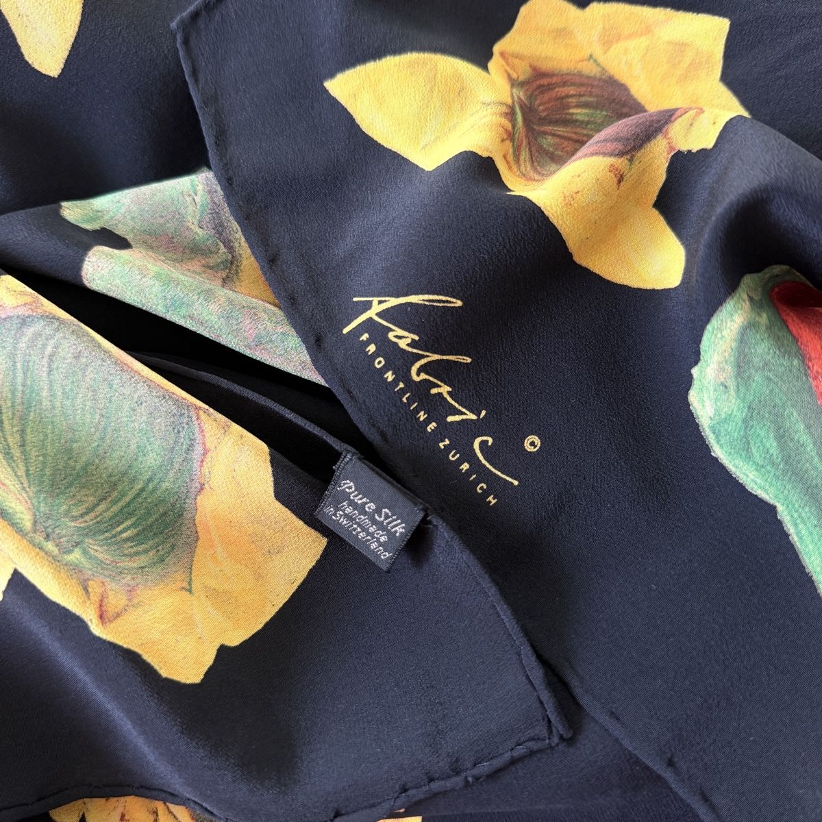 Fabric Frontline Foulards & écharpes: FABRIC FRONTLINE Vintage Silk Scarf – Neuf (Voir description) à Freienbach par Avviivva_Shop 6