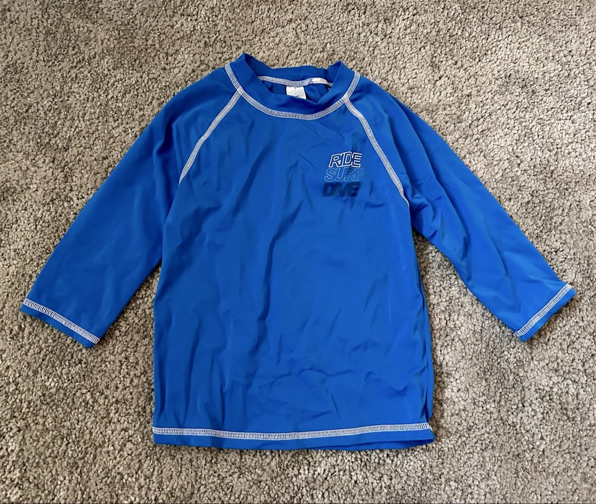 C&A Camicie, T-shirt & Polo: UV Shirt 122/128 – Usato da Treiten venduto da Joy84
