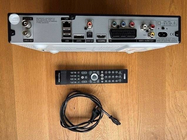 Ricevitori: HDTV-Kabelreceiver TechniSat DIGIT ISIO C – Usato da Spiez venduto da Ricardo_Sam 3