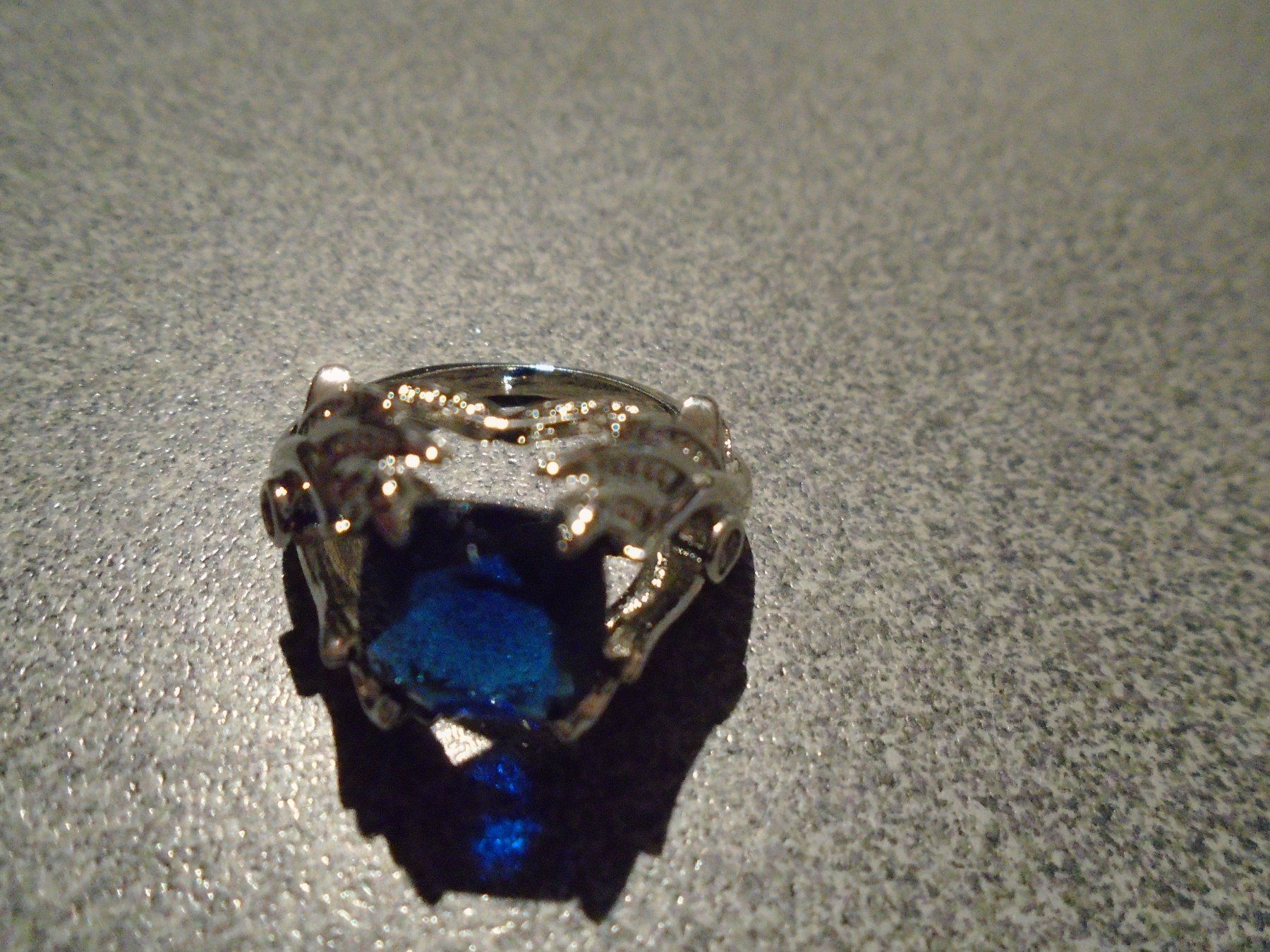 Anelli: Ring Size 7, silberfarbig, blauer Stein, wie Blätter – Nuovo e nell'imballaggio originale da Zürich venduto da abraxas1291 1