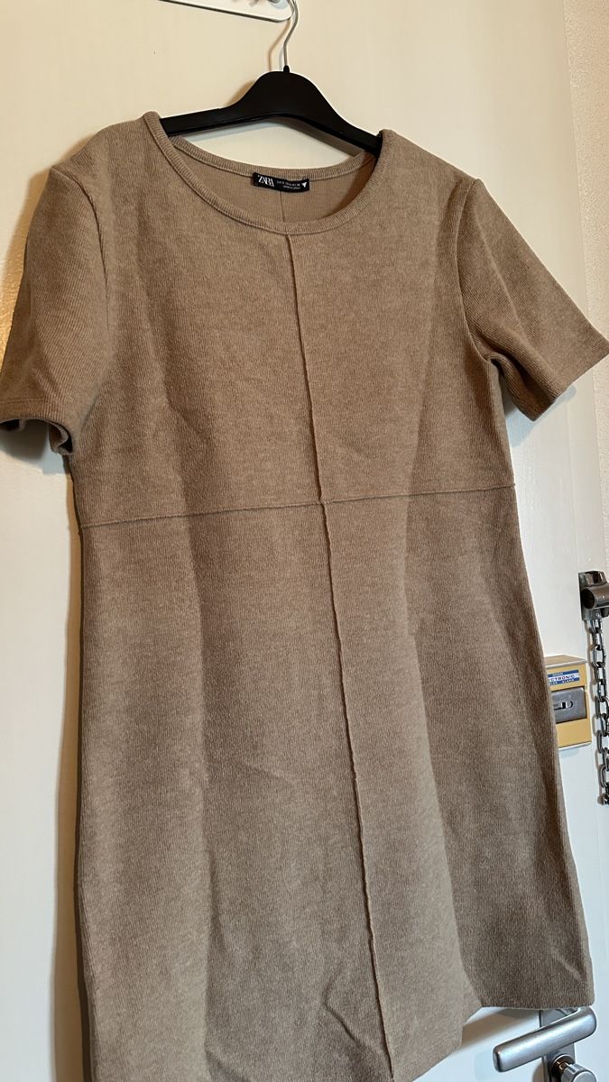 Zara Robes: Zara robe beige taille S – D'occasion à Bulle par LeMoleson 1