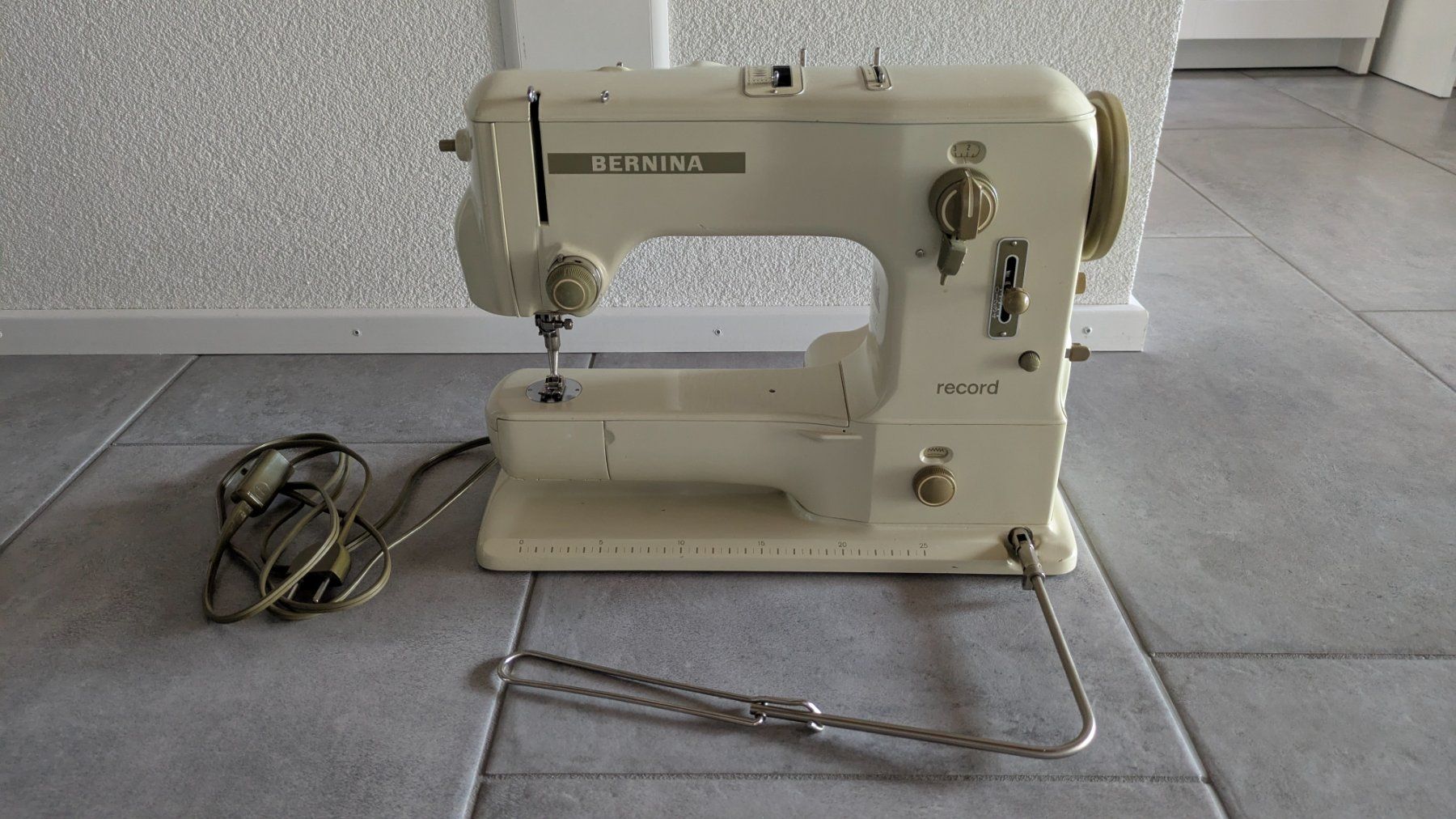 Bernina Macchine da cucire: Machine à coudre Bernina Record 530-2 – Usato da Estévenens venduto da Rockingirl 2