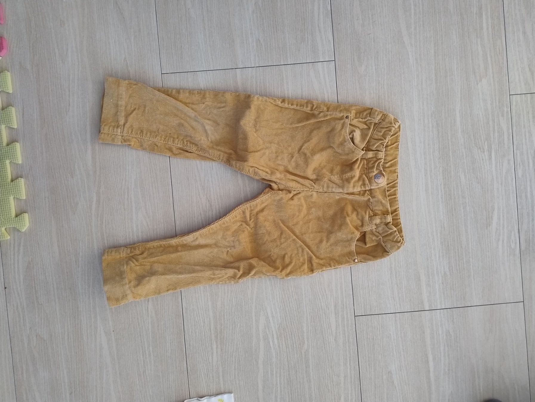 Hosen: Stoffhose senfgelb Gr. 92 – Gebraucht aus Bätterkinden von livingdreams
