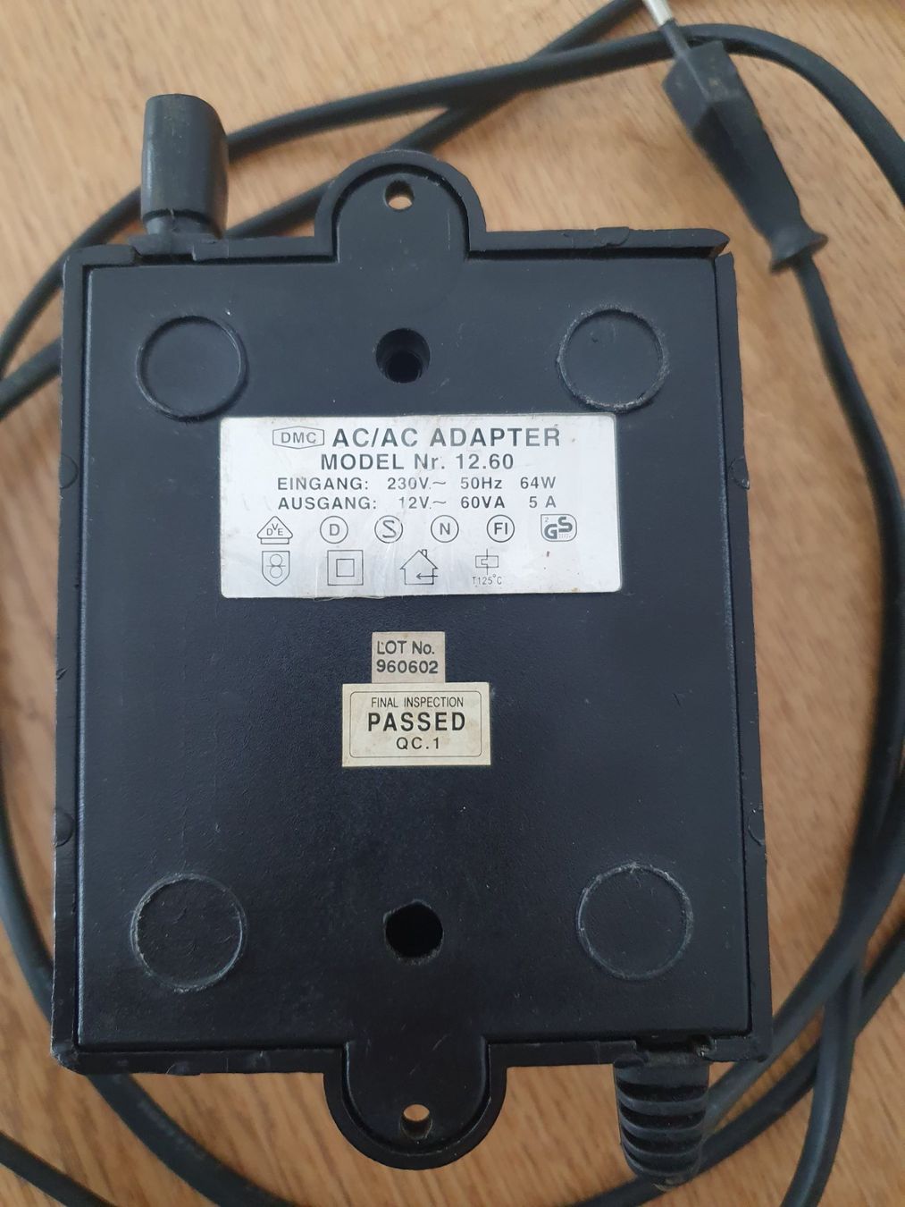 Unità & Adattatore: 12V DMC AC/AC Adapter Model 12.60, Transformator 230V-12V – Usato da Zürich venduto da Vesco01 1