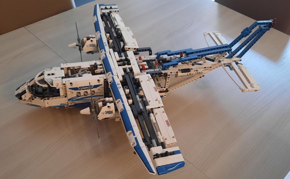 Lego 42025 Frachtflugzeug (Gebraucht) in campascio für CHF 80 – mit ...
