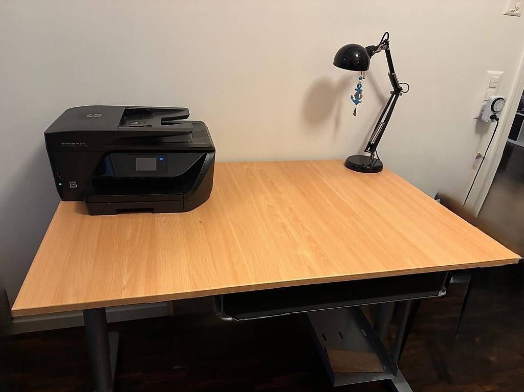 Bureaux: Pult mit Holzoptik – D'occasion à Baar par mm5_hc9c 1
