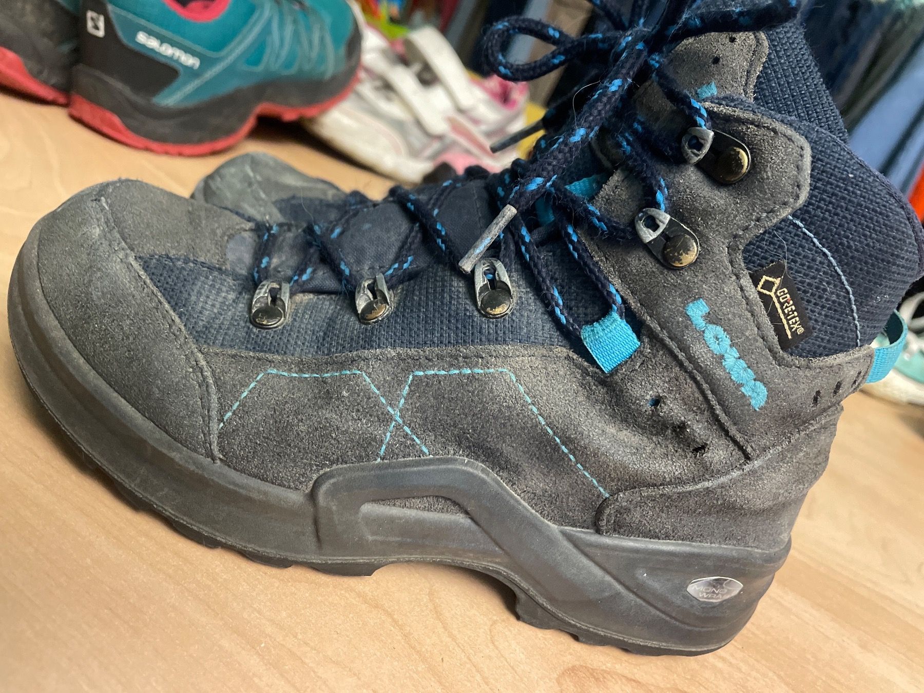 Lowa Scarpe per ragazzi: LOWA Goretex Wanderschuhe Gr.33 – Usato da Obergerlafingen venduto da cabo4