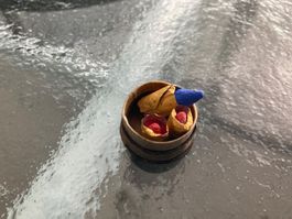 Miniatur Körbchen mit Inhalt, Handarbeit, Sammlerstück