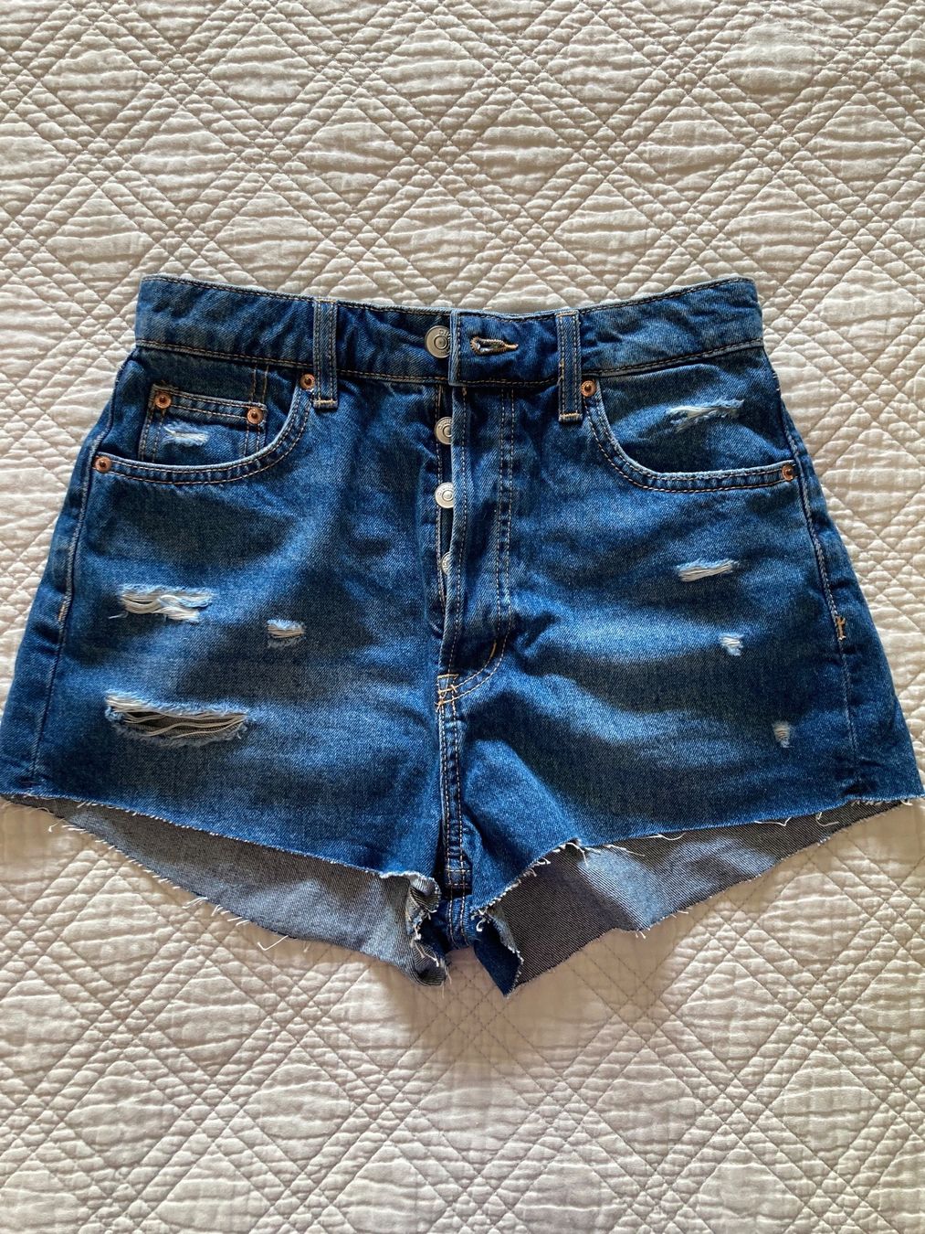 H&M Pantaloni: Short en Jeans – Nuovo (secondo la descrizione) da Lausanne venduto da shabnam.t