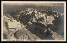 Säntis, Verschneites Hotel mit Gebirge,