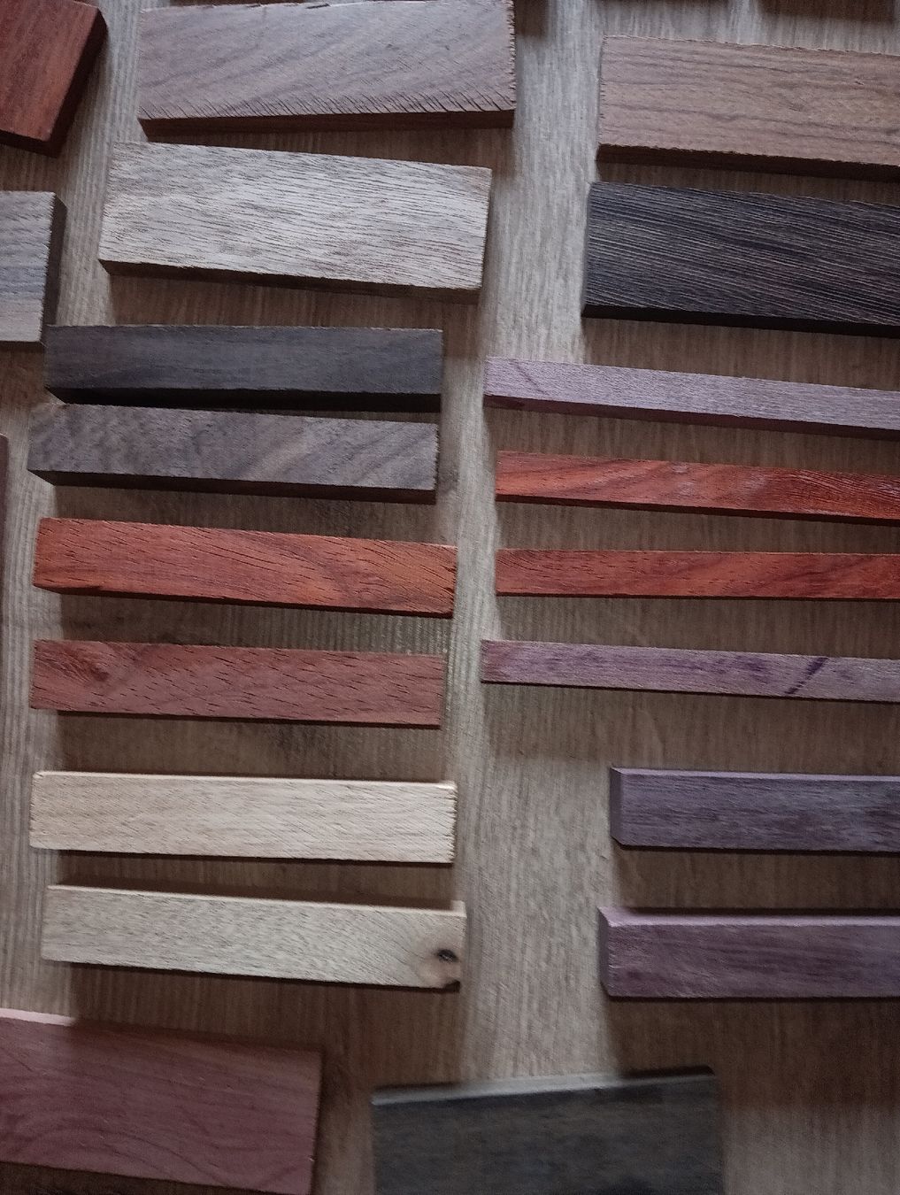 Holzartikel: Tropisches Holz.  – Neu (gemäss Beschreibung) aus Uznach von phi_8scs 4